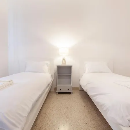 Apartman Breathtaking Seafront 3bd W/ Balcony, Coast By 360 Estates Sliema