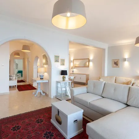 Breathtaking Seafront 3bd W/ Balcony, Coast By 360 Estates