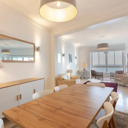 Breathtaking Seafront 3bd W/ Balcony, Coast By 360 Estates Apartman