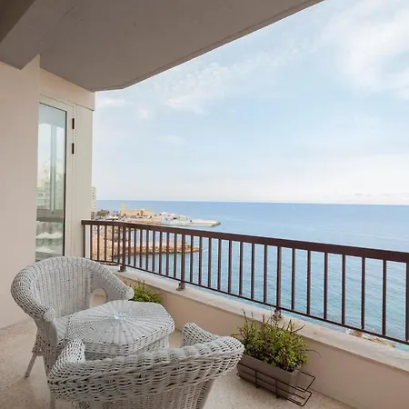 Apartman Breathtaking Seafront 3bd W/ Balcony, Coast By 360 Estates