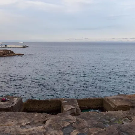 Breathtaking Seafront 3bd W/ Balcony, Coast By 360 Estates Sliema