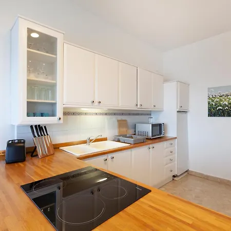 Breathtaking Seafront 3bd W/ Balcony, Coast By 360 Estates Διαμέρισμα *