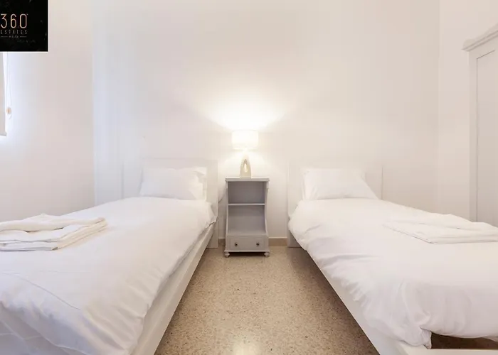 Апартаменты Breathtaking Seafront 3bd W/ Balcony, Coast By 360 Estates Слима