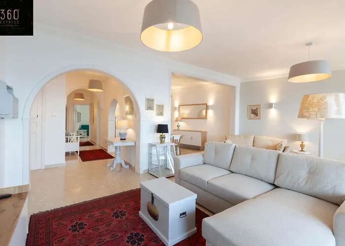 Breathtaking Seafront 3bd W/ Balcony, Coast By 360 Estates