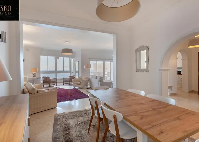 Breathtaking Seafront 3bd W/ Balcony, Coast By 360 Estates * Слима