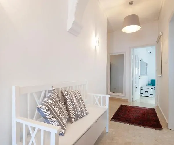 Breathtaking Seafront 3bd W/ Balcony, Coast By 360 Estates Апартаменты *