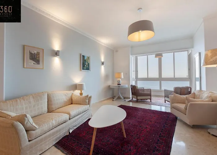 Breathtaking Seafront 3bd W/ Balcony, Coast By 360 Estates * Слима