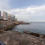 Breathtaking Seafront 3bd W/ Balcony, Coast By 360 Estates Lejlighed